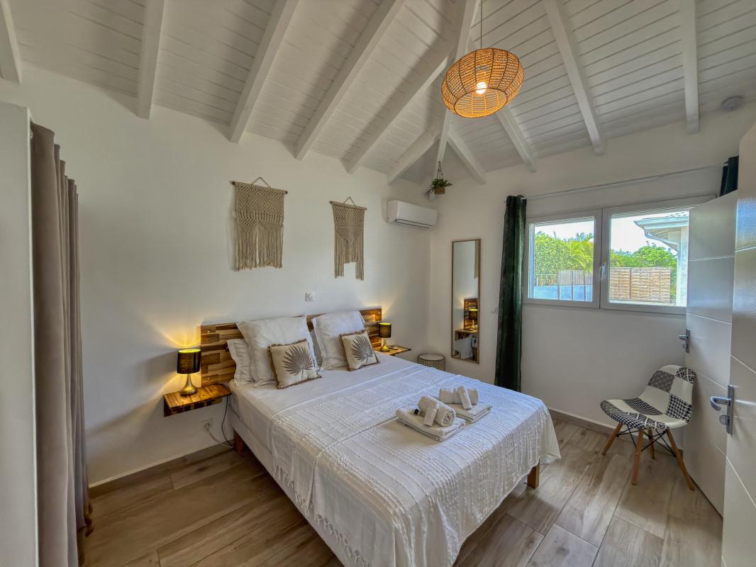 28.Location villa 2 chambres piscine vue mer Le Gosier Guadeloupe